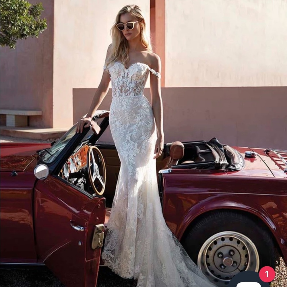 Pronovias “Phuket” Elegant Off-Shoulder Lace Wedding Dress